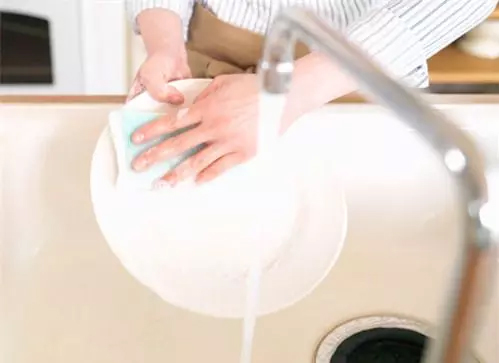 Vì sao nên dùng vòi rửa nóng lạnh cho nhà bếp nhỉ?